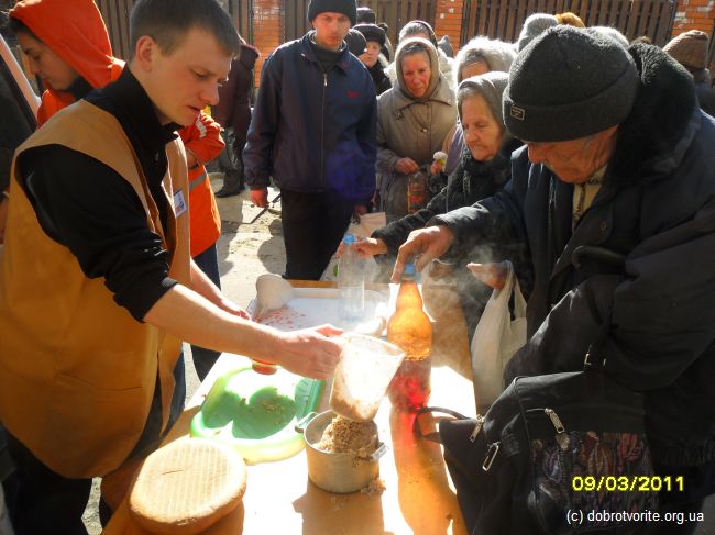 Помощь инвалидам 960_razdacha_2