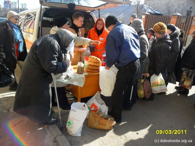 Помощь инвалидам 960_razdacha_6