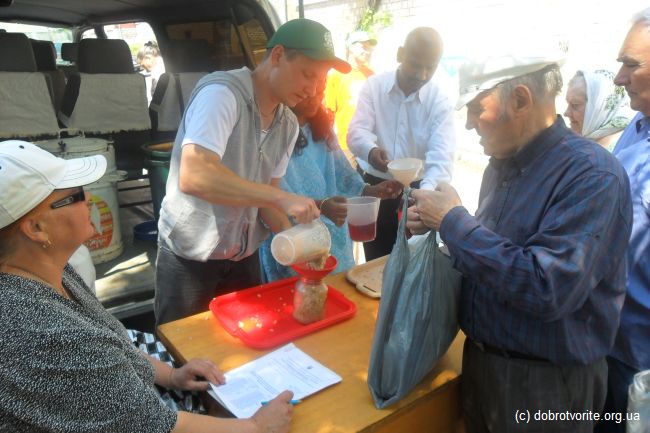 Бесплатная раздача обедов в Киеве 977_6.06.2011_5