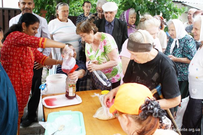 Помощь малоимущим людям Помощь малоимущим людям