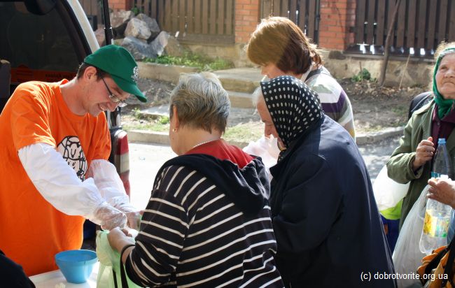 Волонтёр фонда "Пища жизни" Волонтёр фонда "Пища жизни"