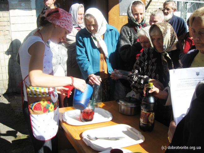 День людей пожилого возраста drink-from-karkade