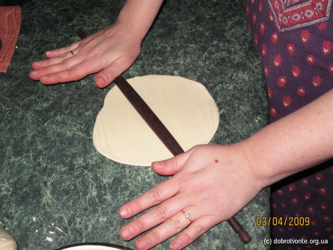 раскатываем тесто rto-rol-dough